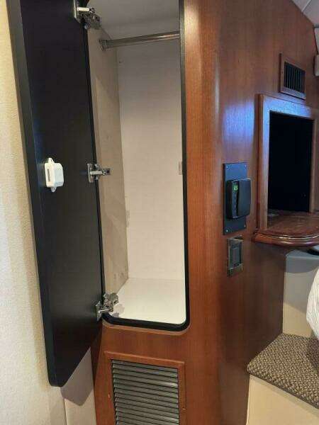 Amazed 42ft Cruisers Yacht For Sale