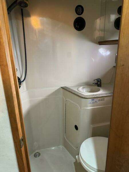 Amazed 42ft Cruisers Yacht For Sale