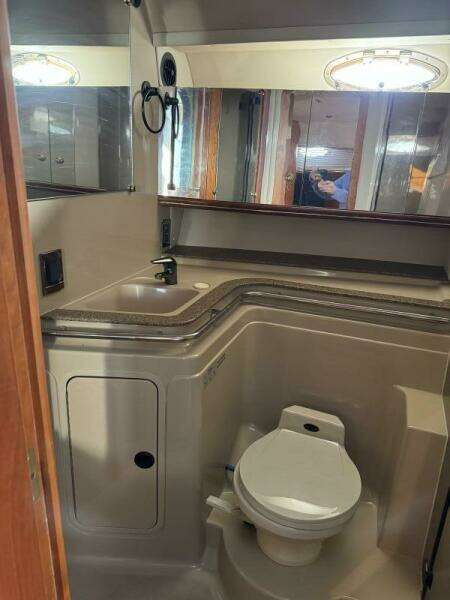 Amazed 42ft Cruisers Yacht For Sale