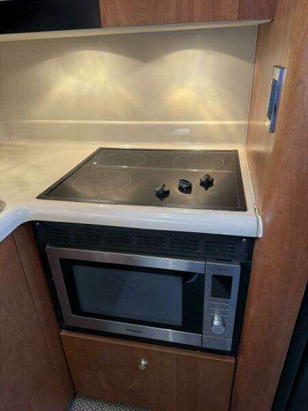 Amazed 42ft Cruisers Yacht For Sale