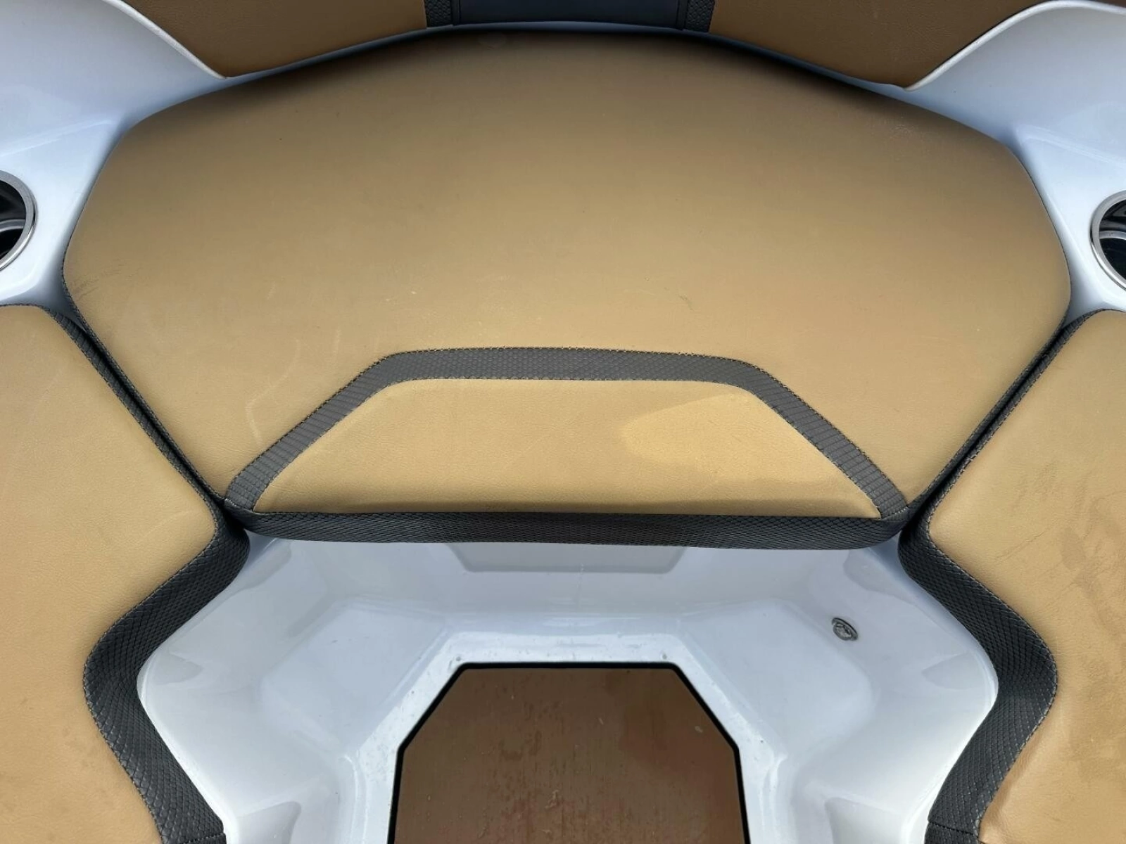 2021 Scarab 215