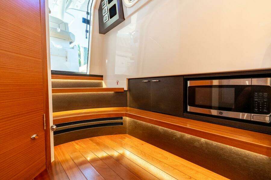 THE LEPRECHAUN 40ft Pursuit Yacht For Sale