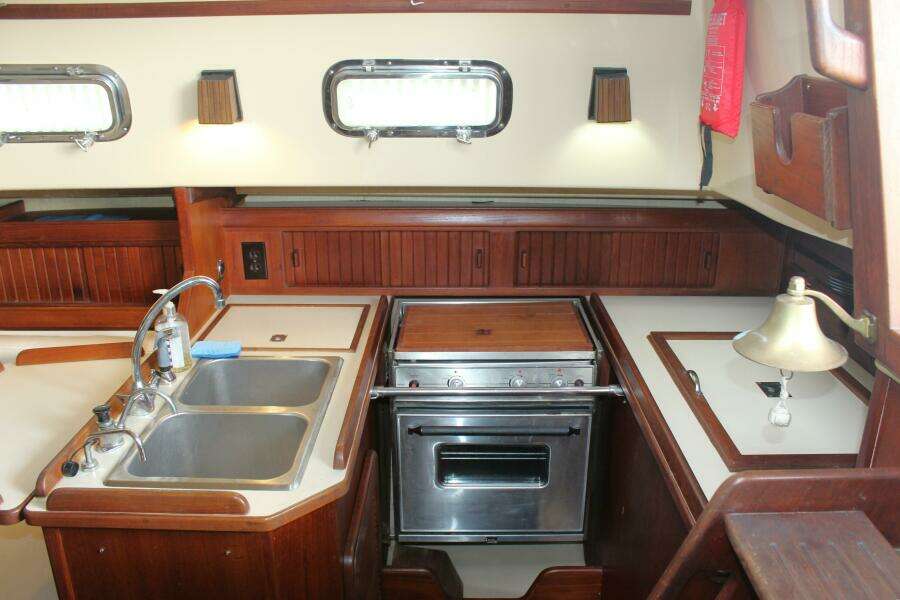 32ft Island Packet Yacht For Sale