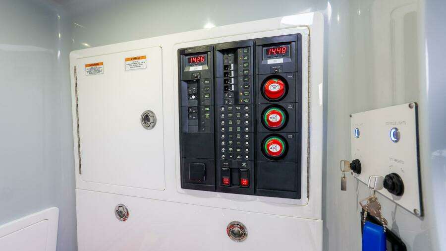 33ft Valhalla Boatworks Yacht For Sale