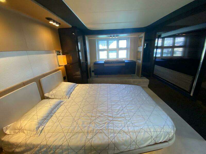 77ft Azimut Yacht For Sale