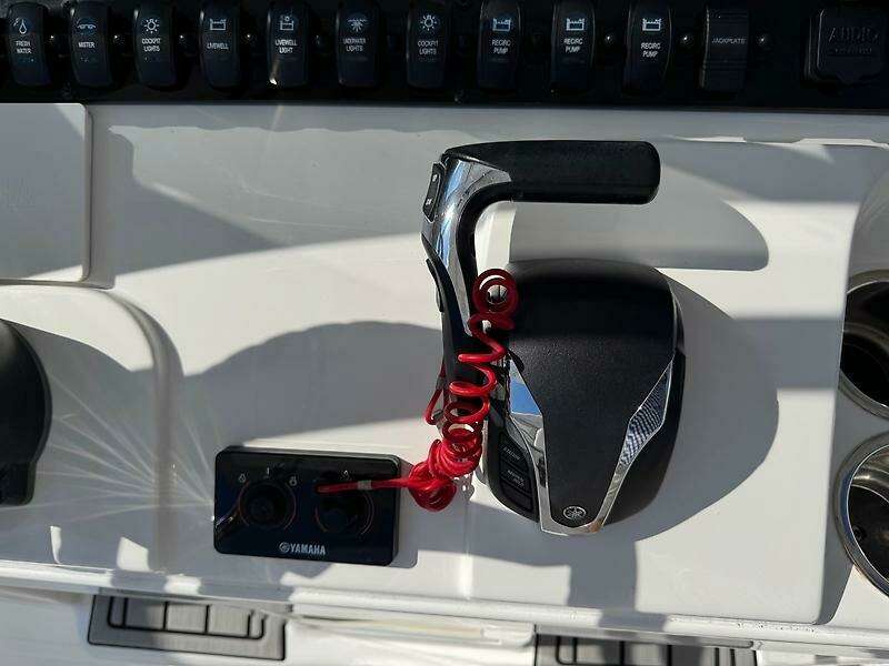 25ft Sea Hunt Yacht For Sale