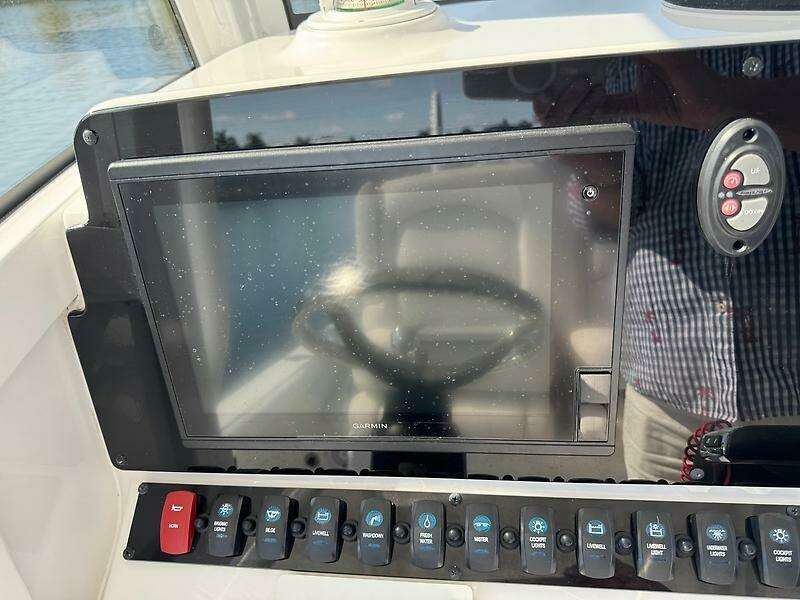 25ft Sea Hunt Yacht For Sale