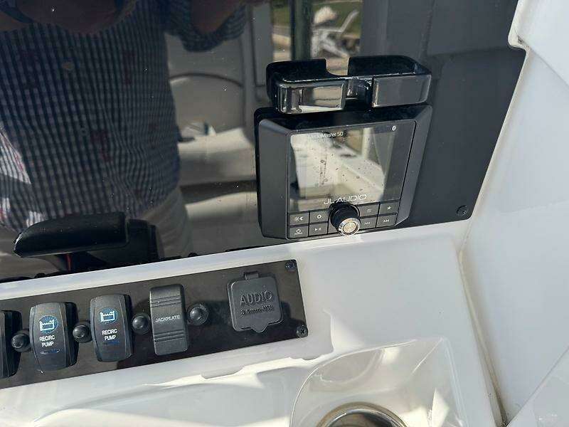 25ft Sea Hunt Yacht For Sale