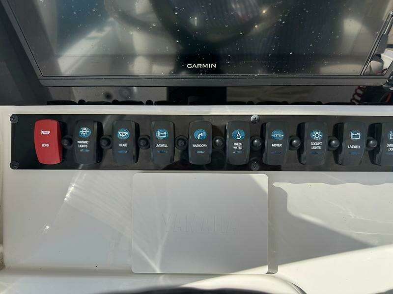 25ft Sea Hunt Yacht For Sale