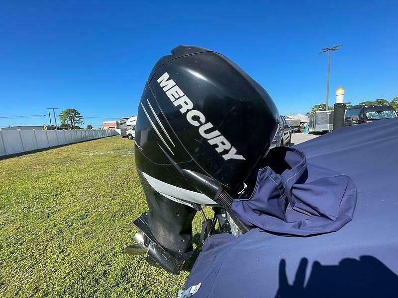 23ft Boston Whaler Yacht For Sale