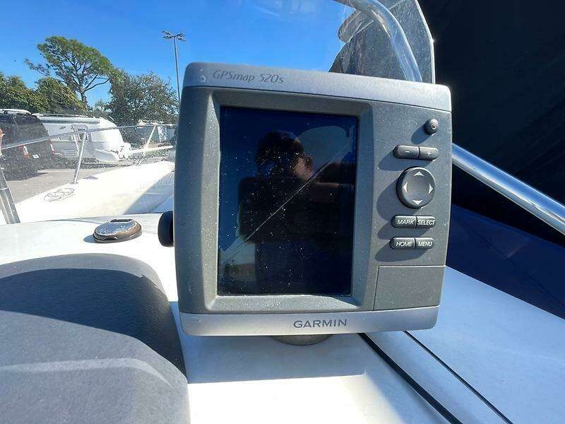 23ft Boston Whaler Yacht For Sale