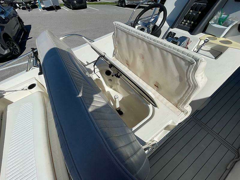 23ft Boston Whaler Yacht For Sale