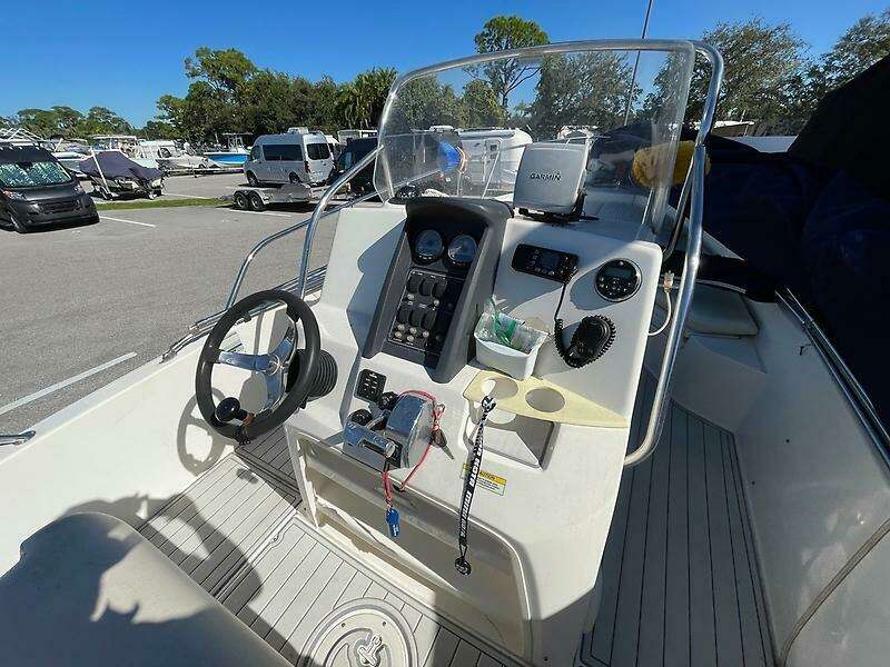 23ft Boston Whaler Yacht For Sale