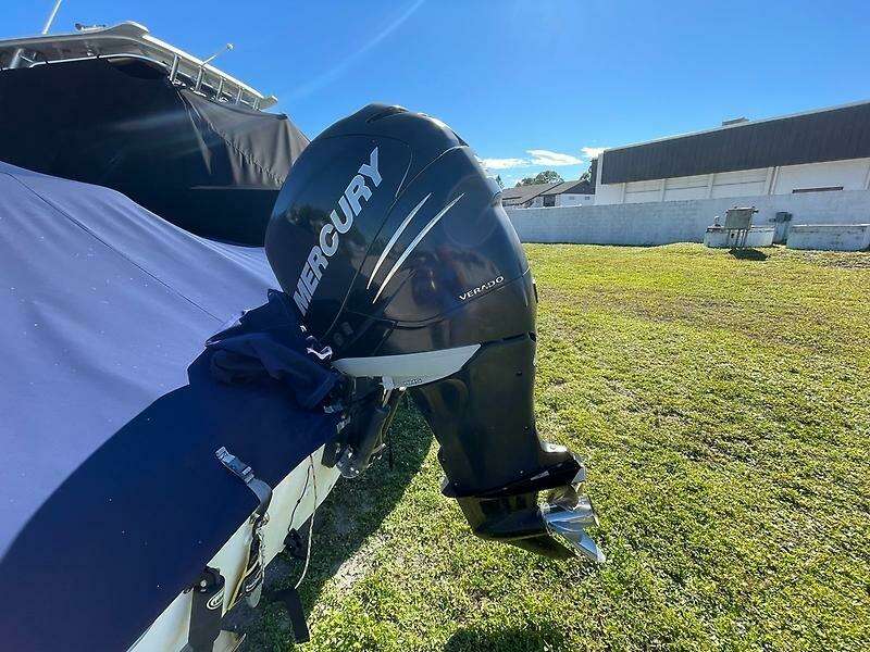 23ft Boston Whaler Yacht For Sale