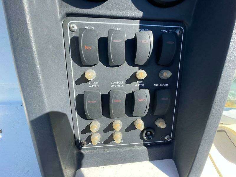 23ft Boston Whaler Yacht For Sale