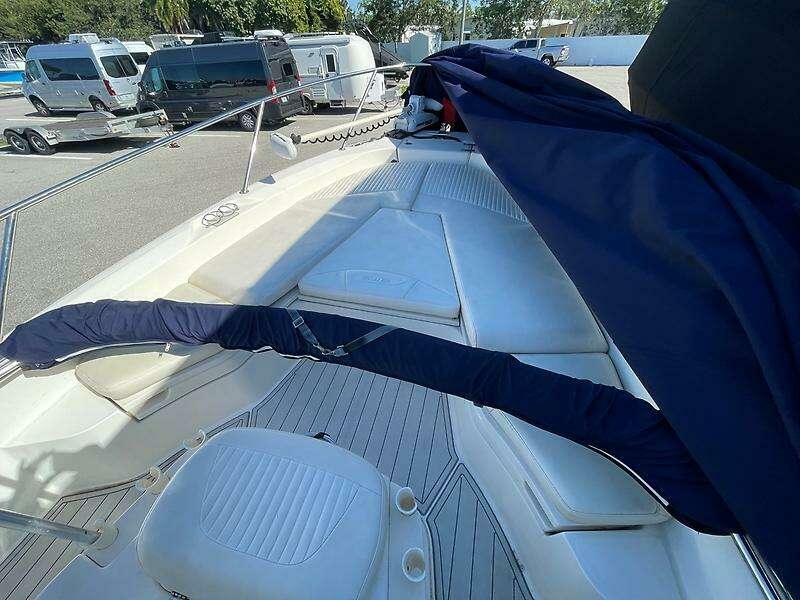 23ft Boston Whaler Yacht For Sale