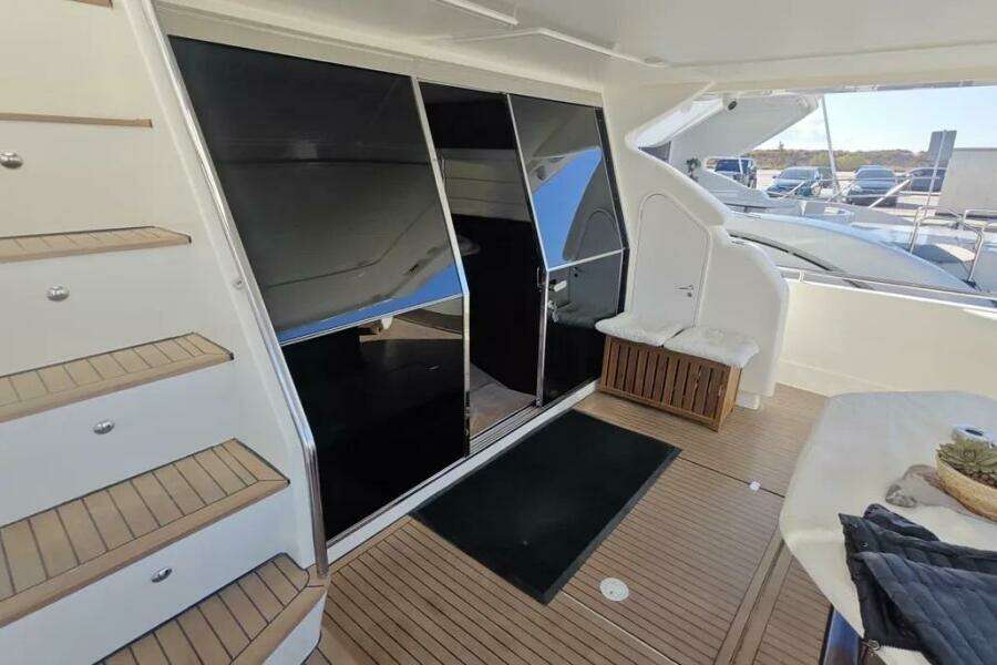 72ft Ferretti Yachts Yacht For Sale