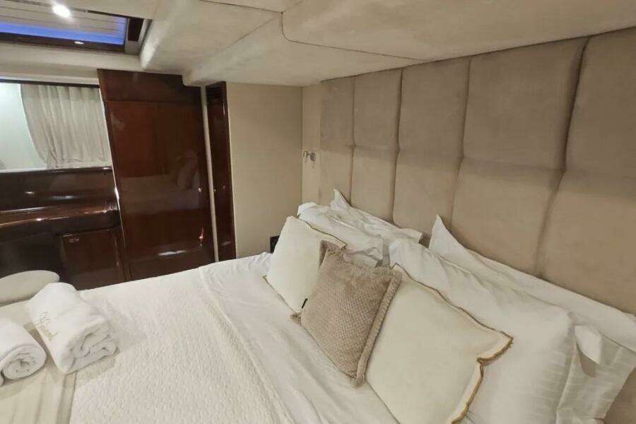 72ft Ferretti Yachts Yacht For Sale