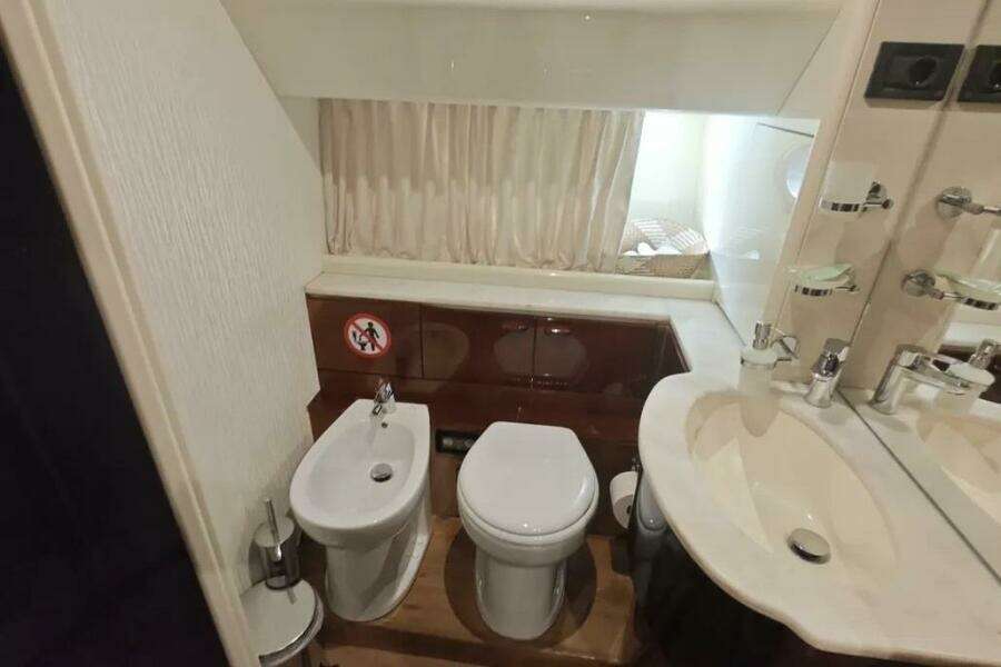 72ft Ferretti Yachts Yacht For Sale