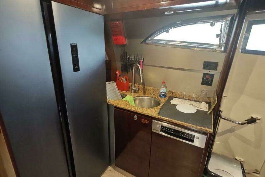 72ft Ferretti Yachts Yacht For Sale