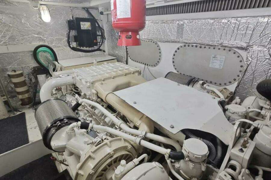 72ft Ferretti Yachts Yacht For Sale