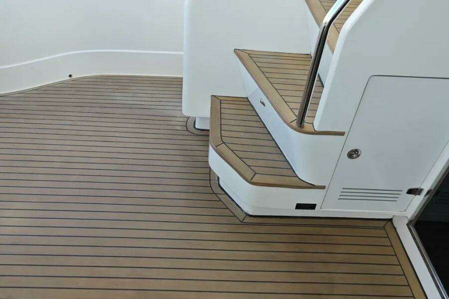 72ft Ferretti Yachts Yacht For Sale