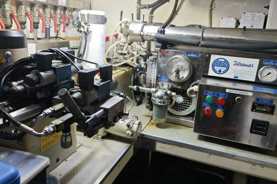 72ft Ferretti Yachts Yacht For Sale