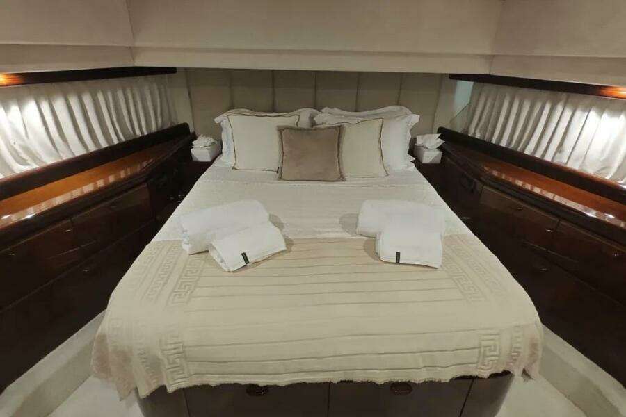 72ft Ferretti Yachts Yacht For Sale