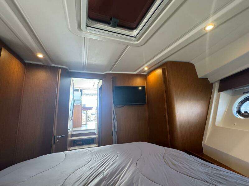 R amp R 35ft Beneteau Yacht For Sale