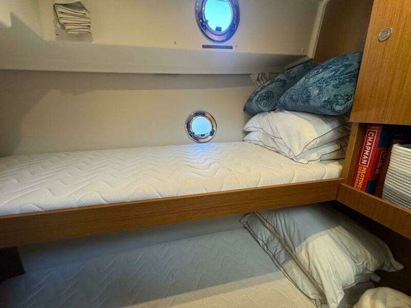 R amp R 35ft Beneteau Yacht For Sale