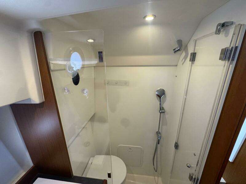 R amp R 35ft Beneteau Yacht For Sale