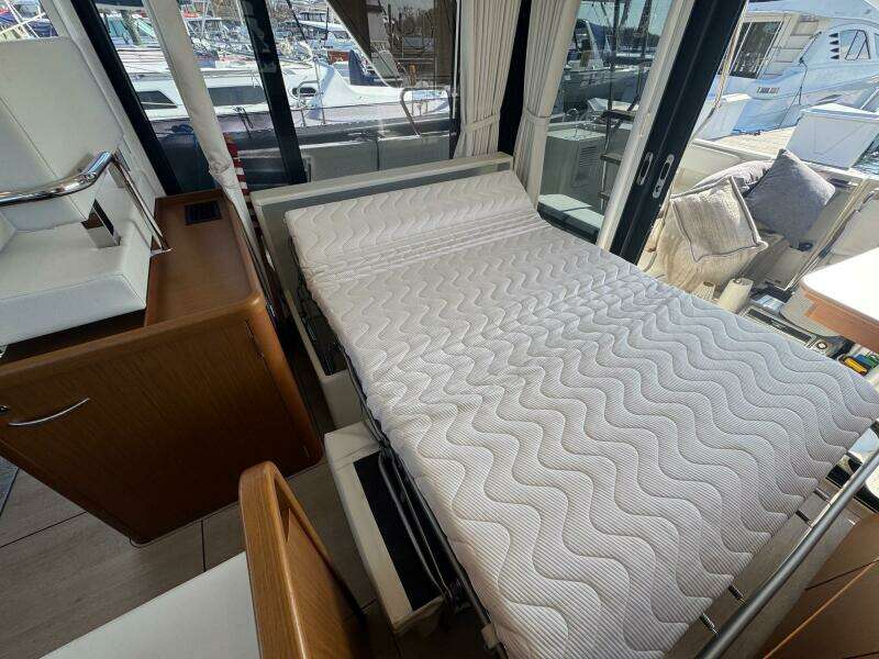 R amp R 35ft Beneteau Yacht For Sale