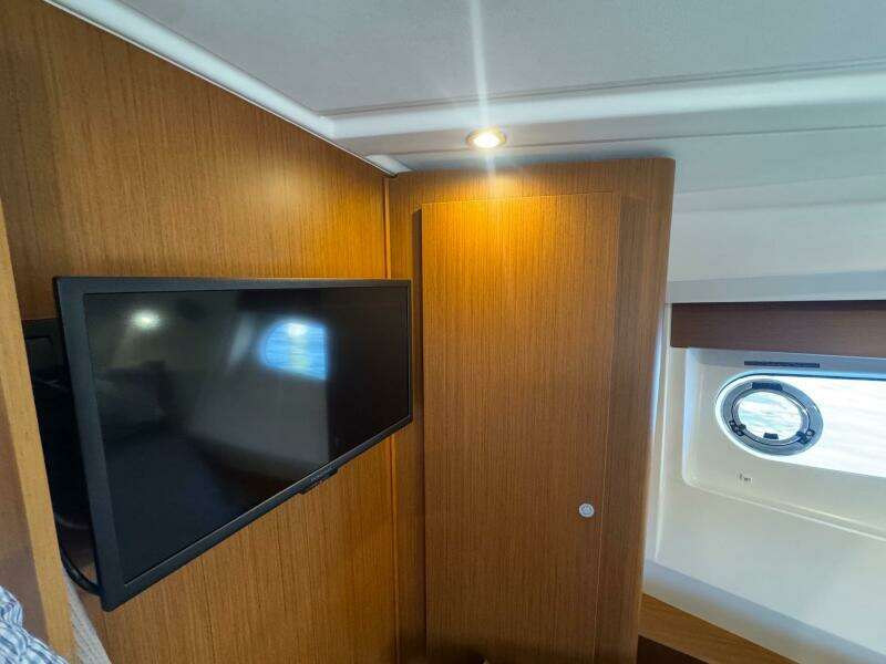 R amp R 35ft Beneteau Yacht For Sale