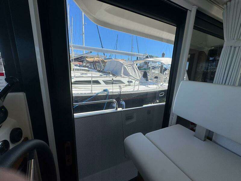 R amp R 35ft Beneteau Yacht For Sale