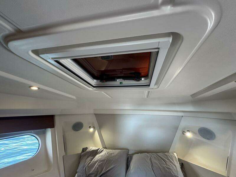 R amp R 35ft Beneteau Yacht For Sale