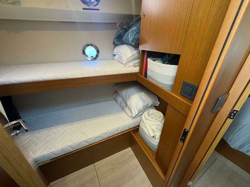 R amp R 35ft Beneteau Yacht For Sale