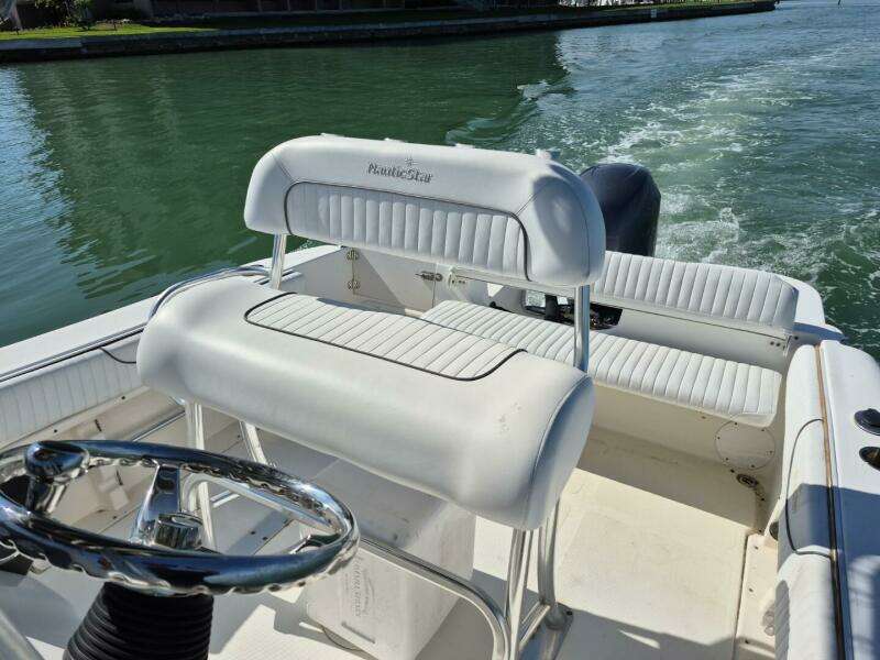 20ft NauticStar Yacht For Sale