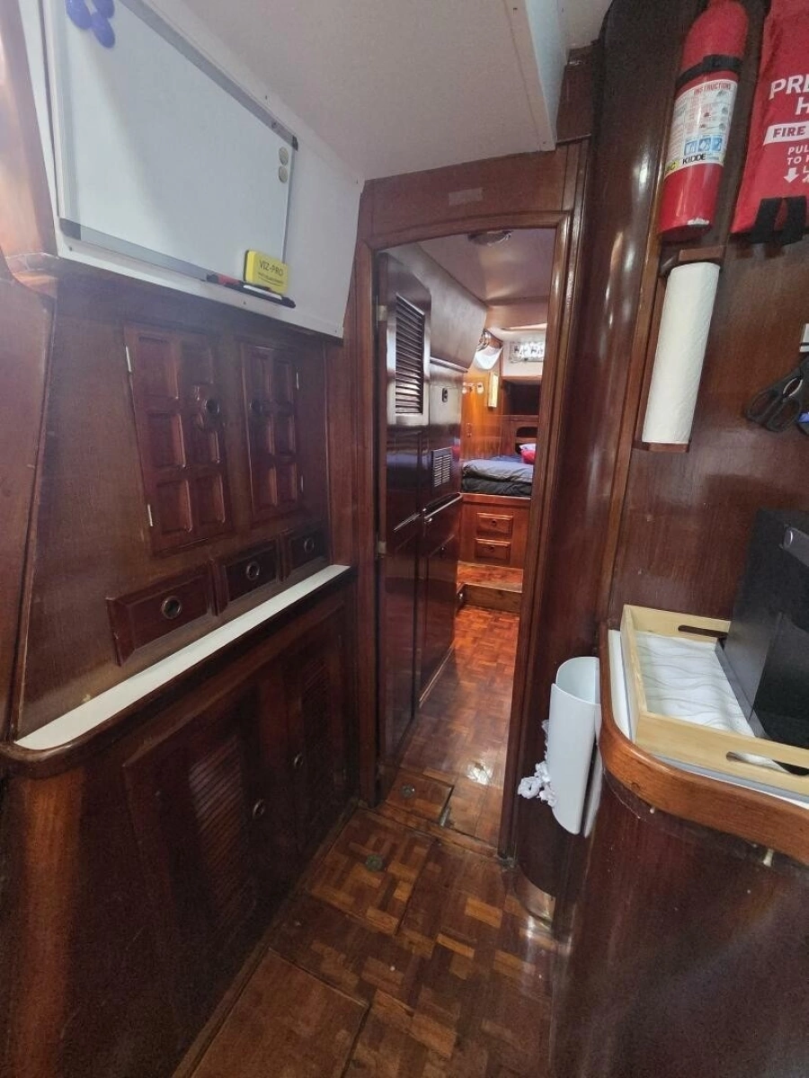 1985 Endeavour 51