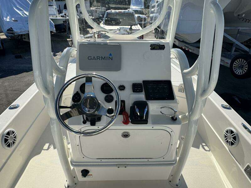 SX240 24ft Skeeter Yacht For Sale