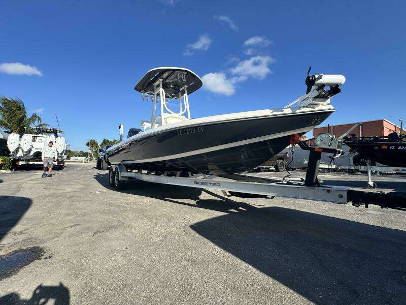 SX240 24ft Skeeter Yacht For Sale