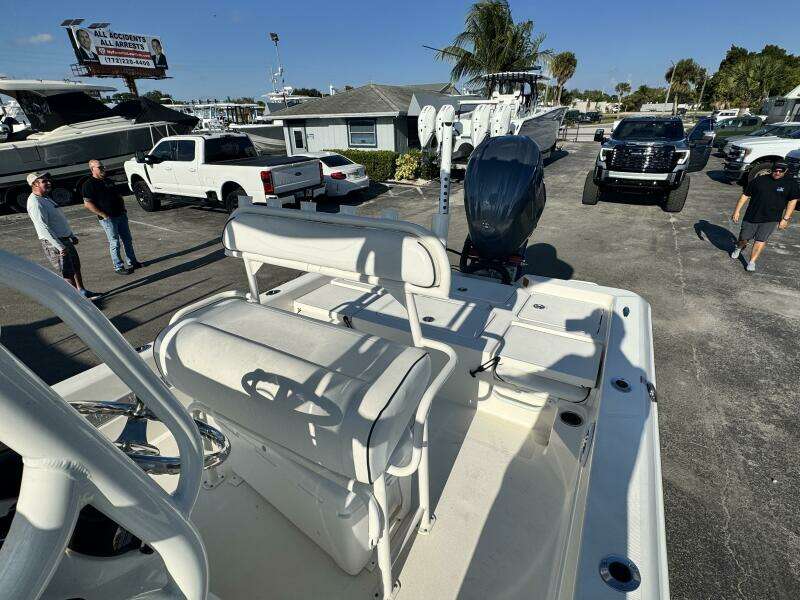 SX240 24ft Skeeter Yacht For Sale