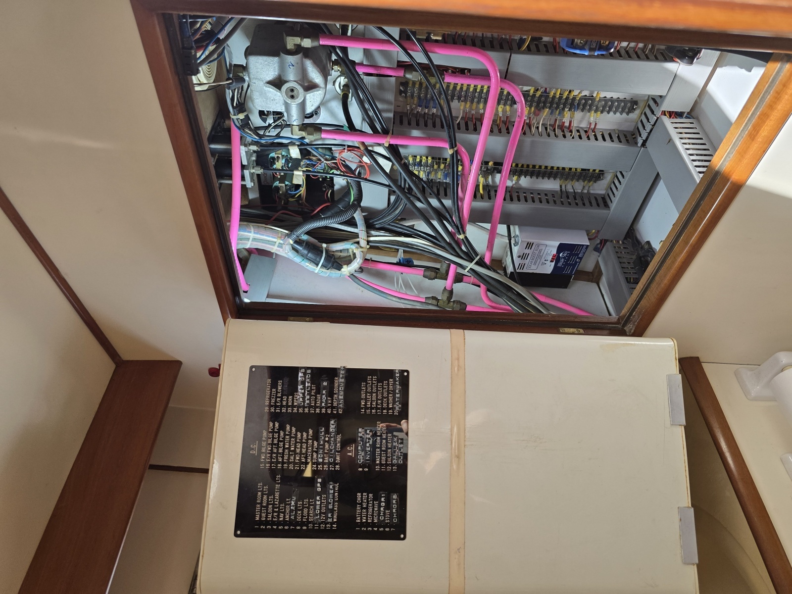 THE WETBAR 48ft Offshore Yachts Yacht For Sale