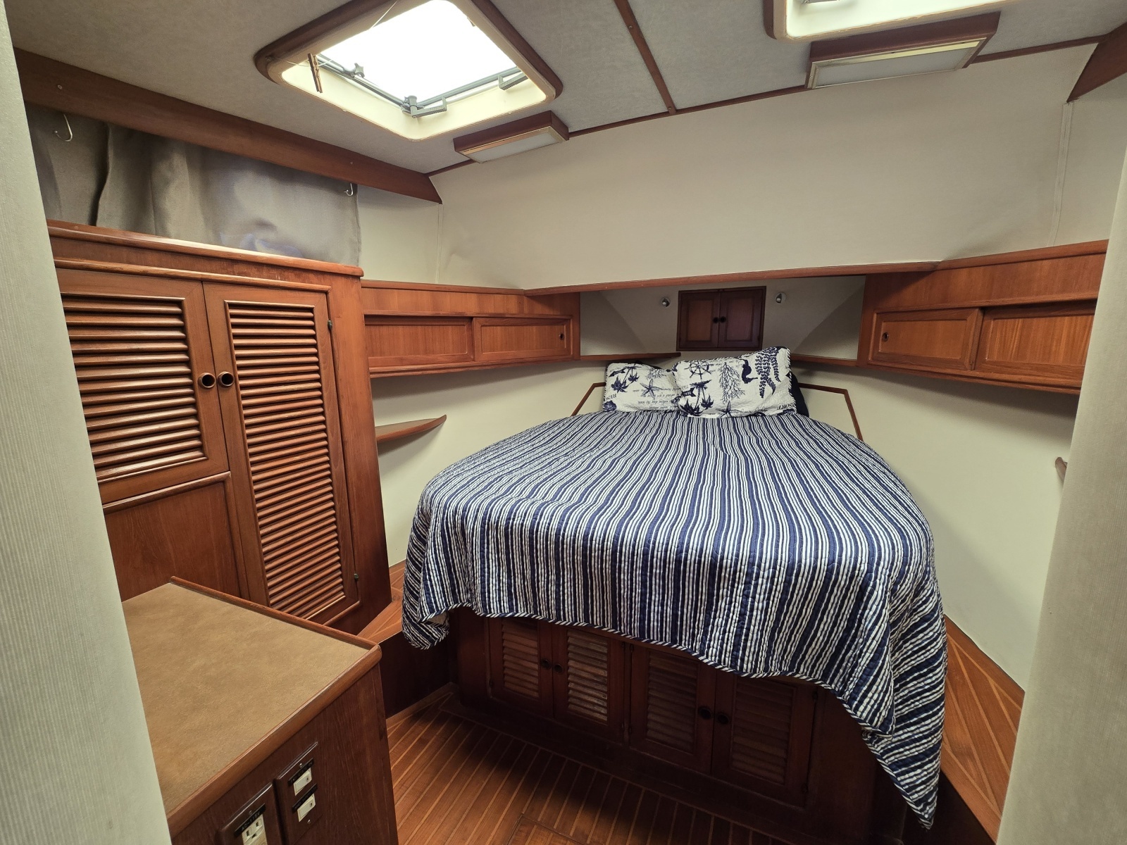 THE WETBAR 48ft Offshore Yachts Yacht For Sale