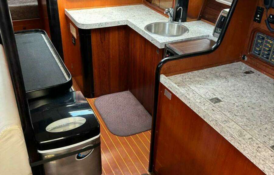 Zephyrus 50ft Beneteau Yacht For Sale