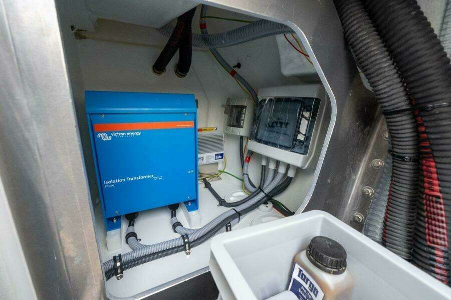 450k    650k Stock 3 27ft Targa Yacht For Sale