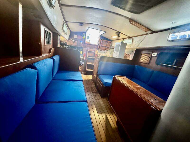 38ft Morgan Yacht For Sale