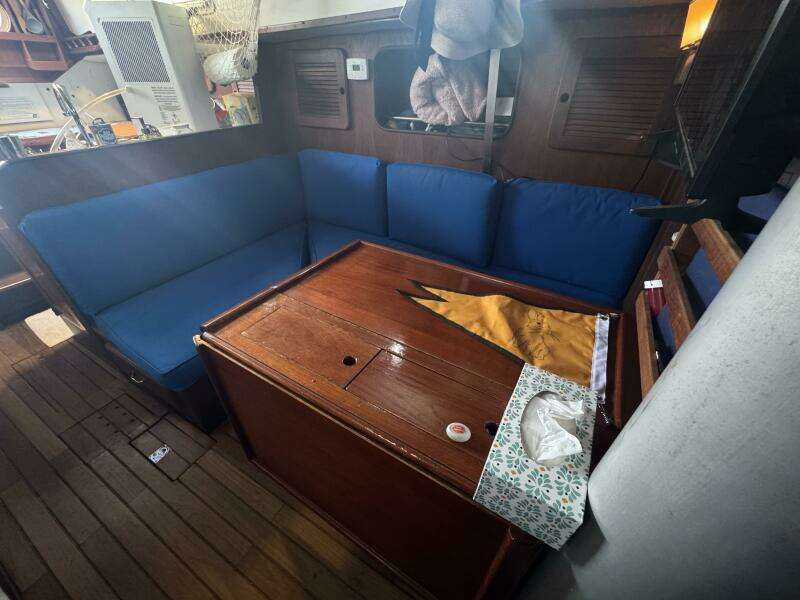 38ft Morgan Yacht For Sale