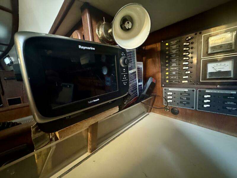 38ft Morgan Yacht For Sale