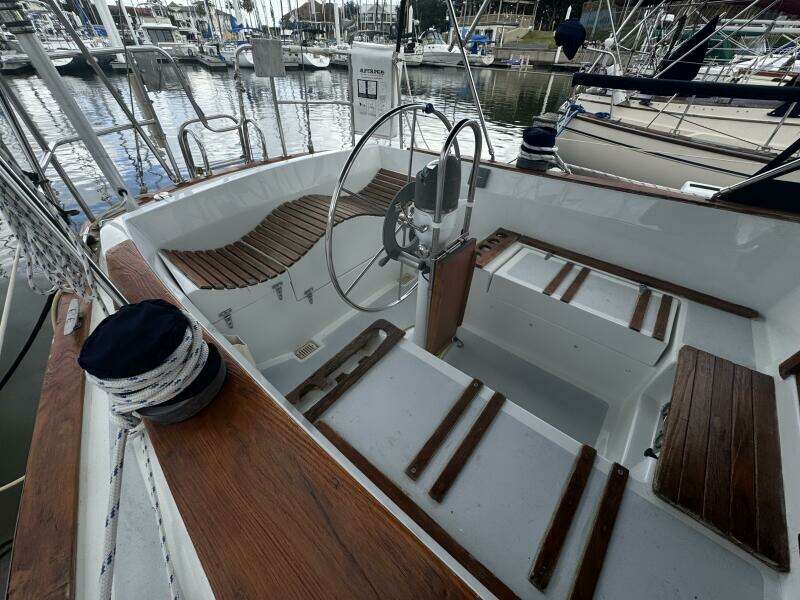 38ft Morgan Yacht For Sale
