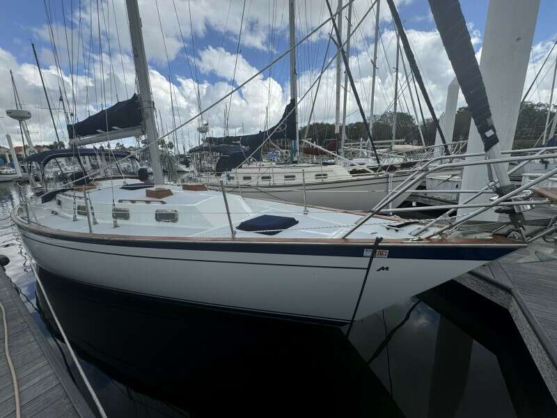 38ft Morgan Yacht For Sale